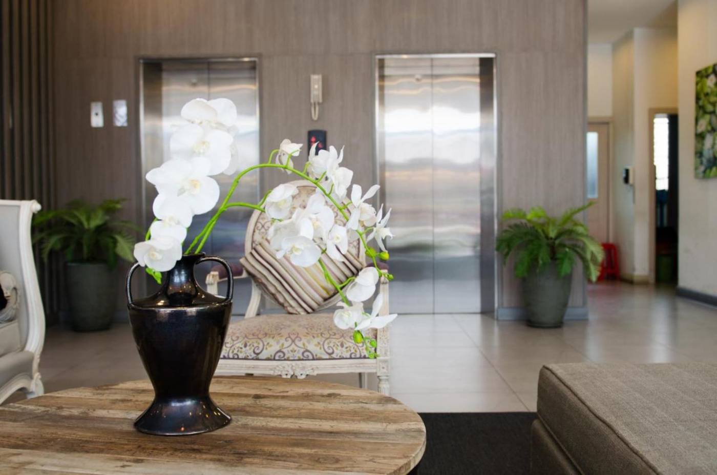 Mirage-Express-Patong-Phuket-Hotel-Lobby-38