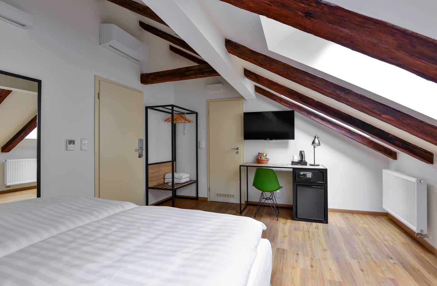 Hotel-Garden-Court-Room-15