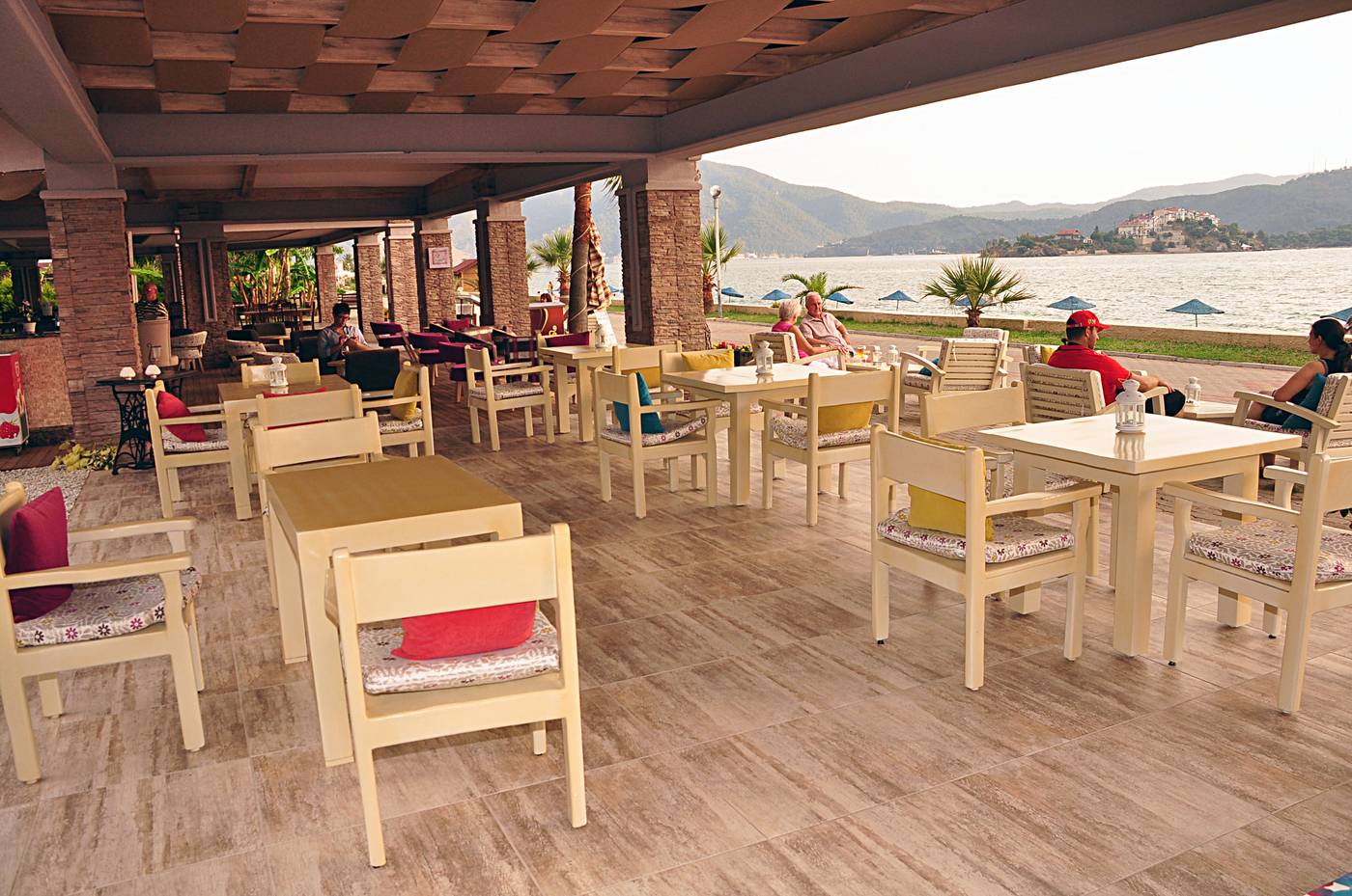 Mutlu-Beach-Restaurant-21