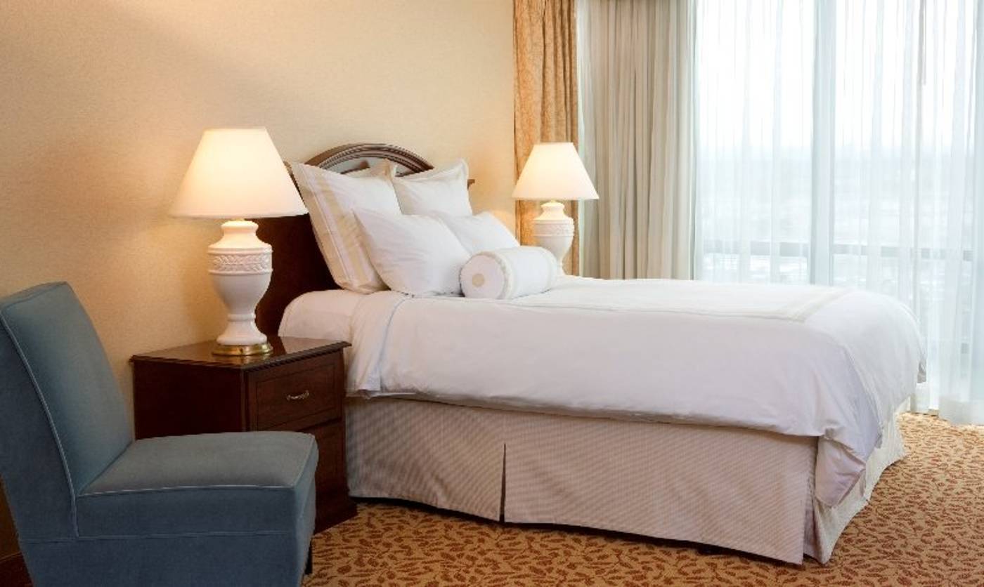 Vancouver-Airport-Marriott-Hotel-Room-28