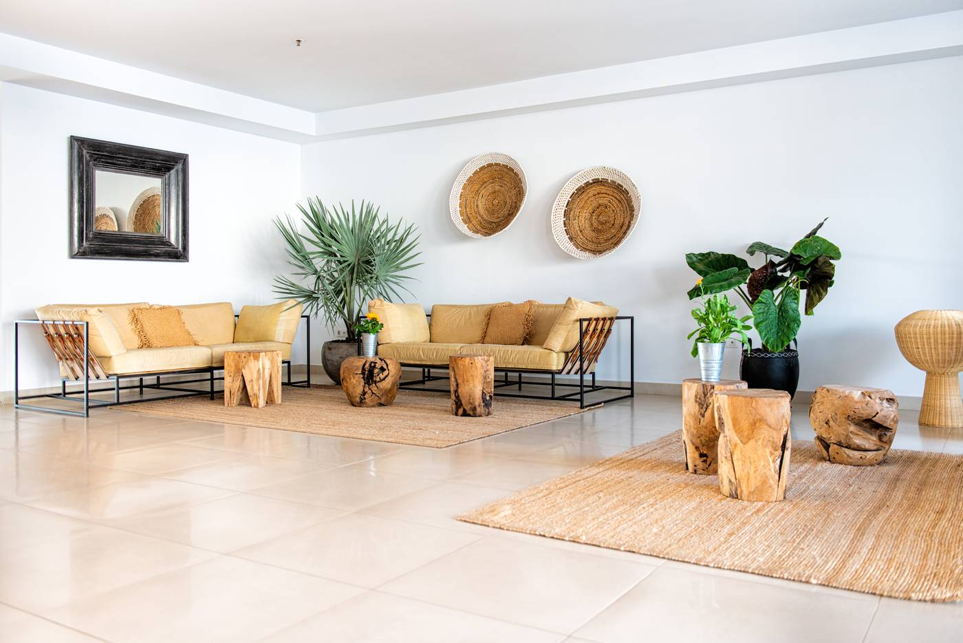 Atlantic-Holiday-Lobby-57