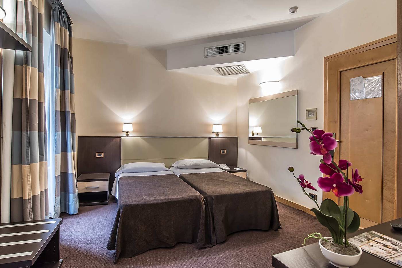 Hotel-Tritone-Room-8