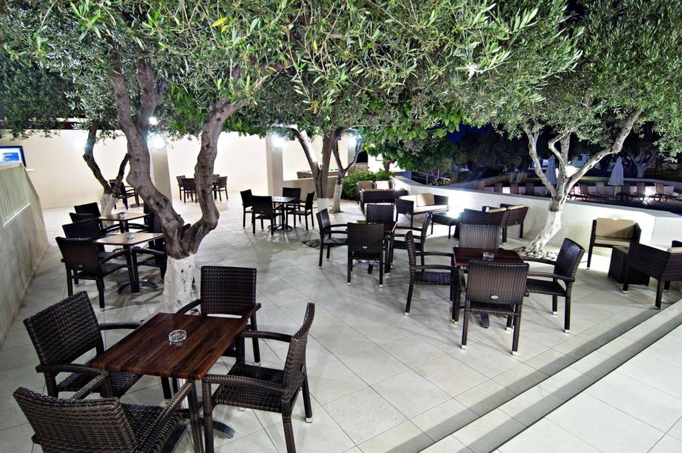 Ourania-Apartments-Restaurant-9