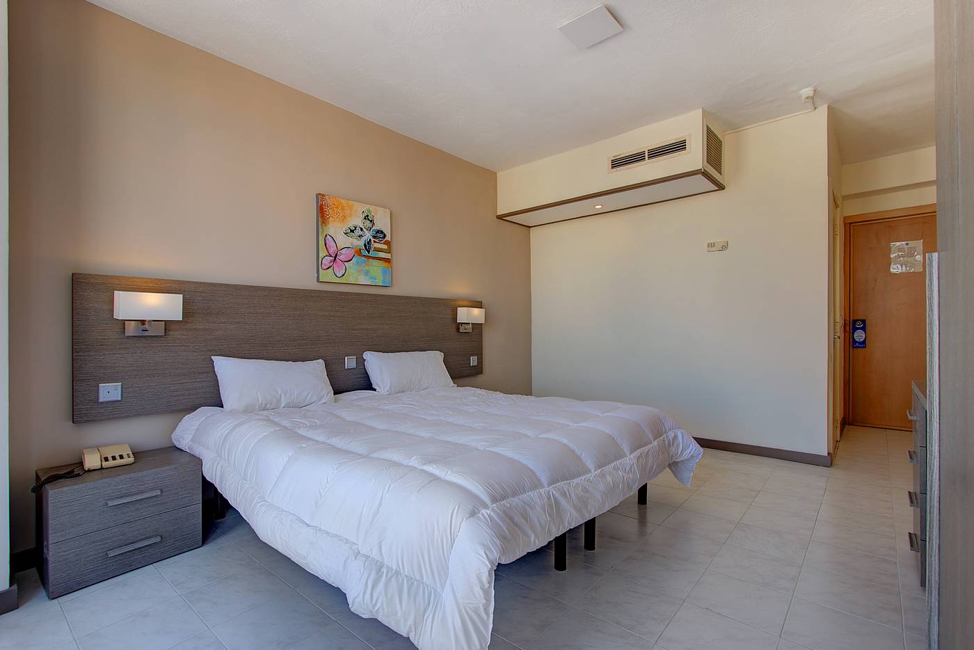 Primera-Hotel-Room-9