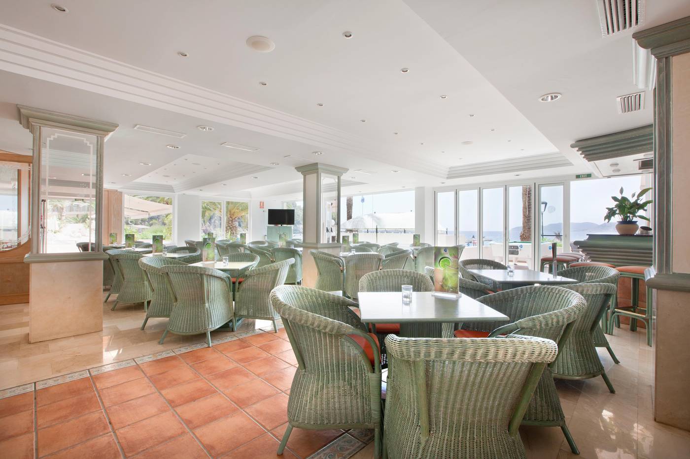 Grupotel-Cala-San-Vicente-Bar-9