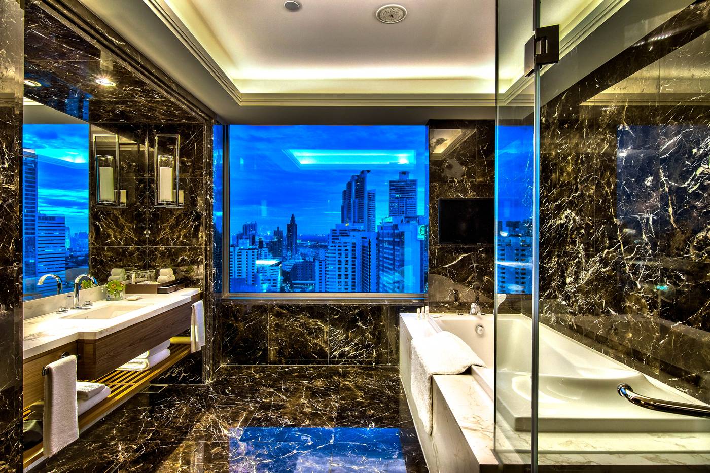 Radisson-Blu-Plaza-Bangkok-Room-32