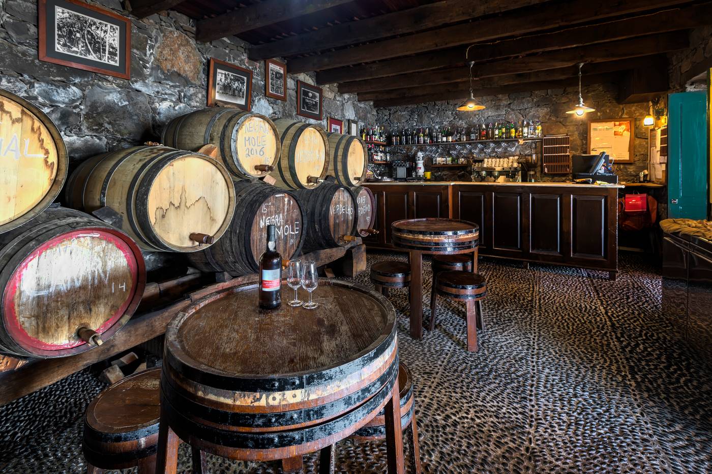 Quinta-do-Estreito-Vintage-House-Bar-25