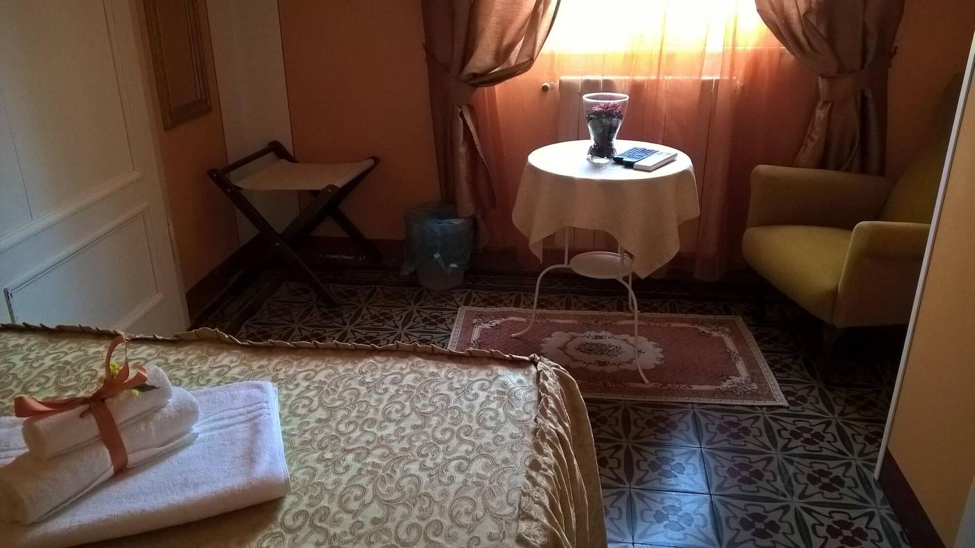 B---B-La-Mimosa-Room-32