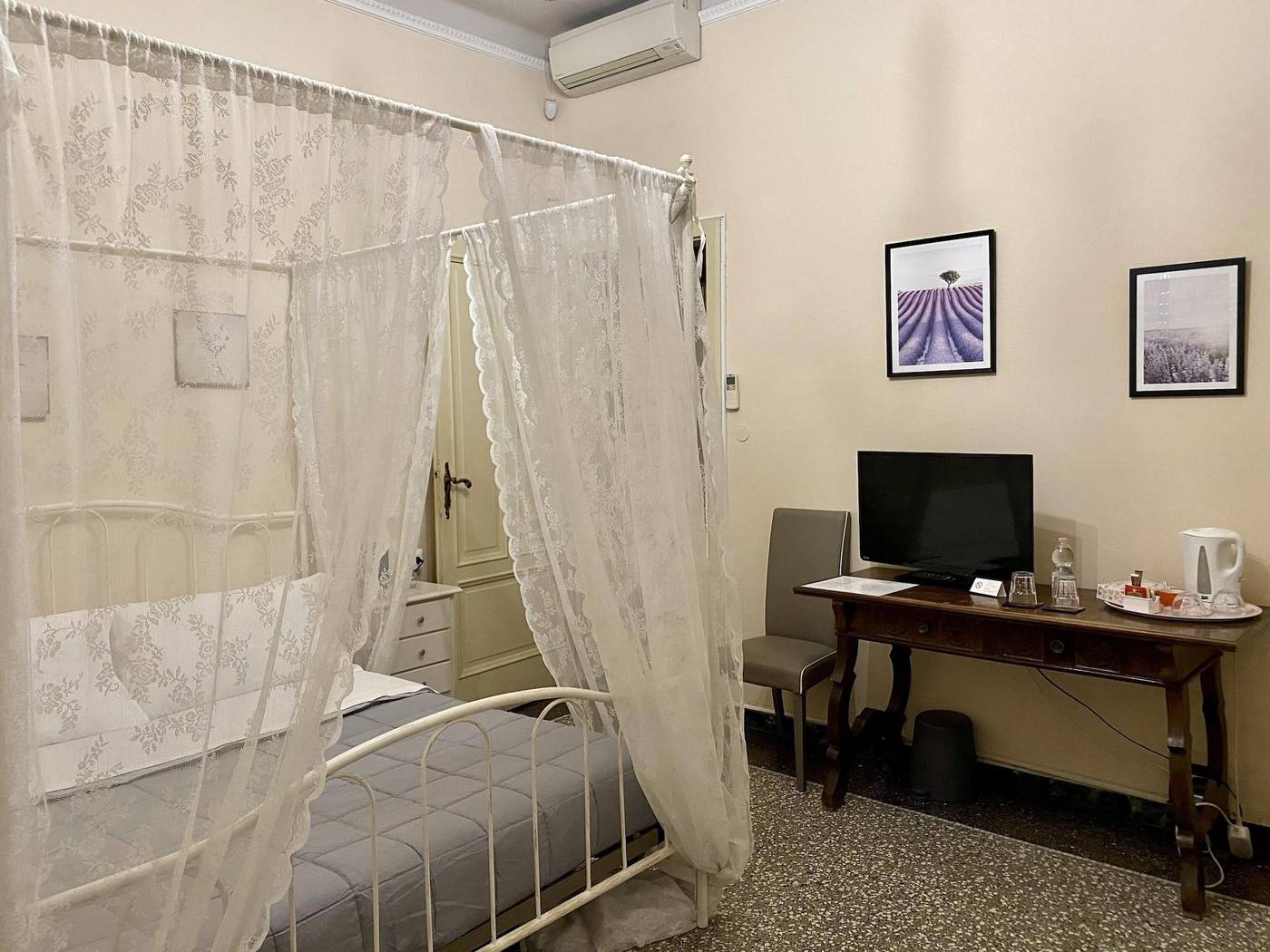 Villa-Catelli-Bed-And-Breakfast-Room-17