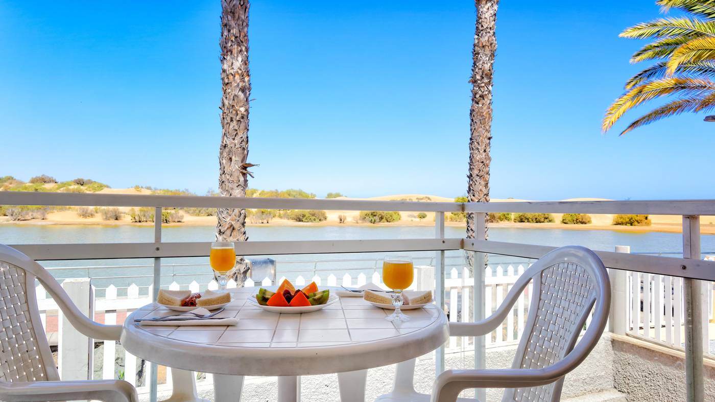 Apartamentos-Cocoteros-Terrace-54