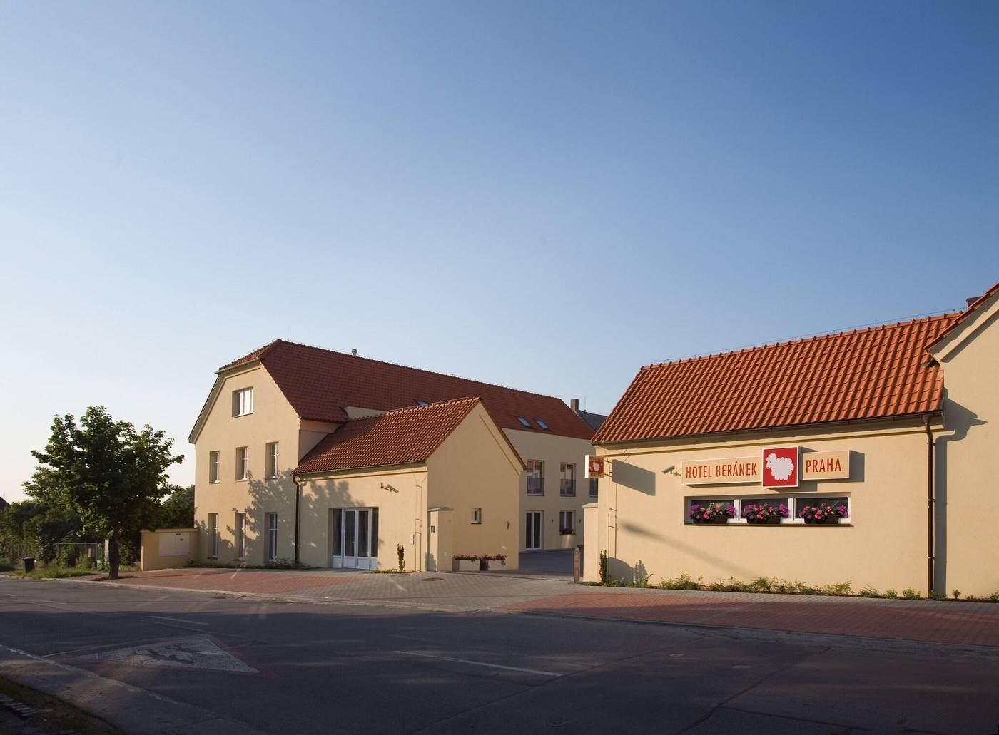 Dolce-Villa-General-view-9