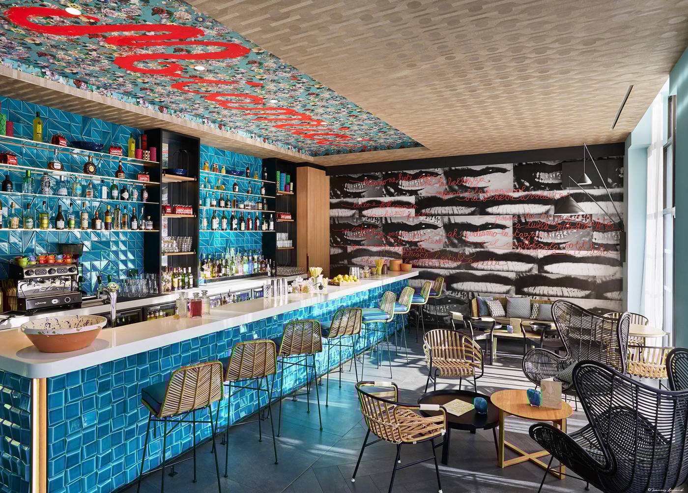 Holiday-Inn-Nice-Bar-39