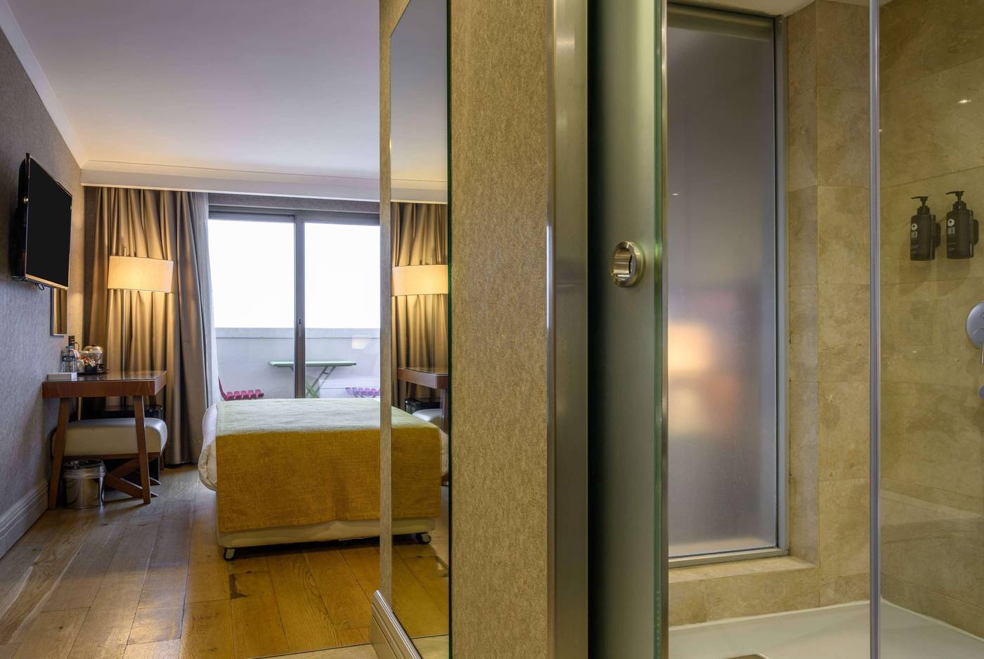Ramada-Istanbul-Grand-Bazaar-Room-32