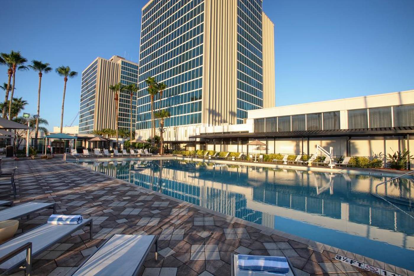 Doubletree Hotel at the Entrance to Universal Orlando
