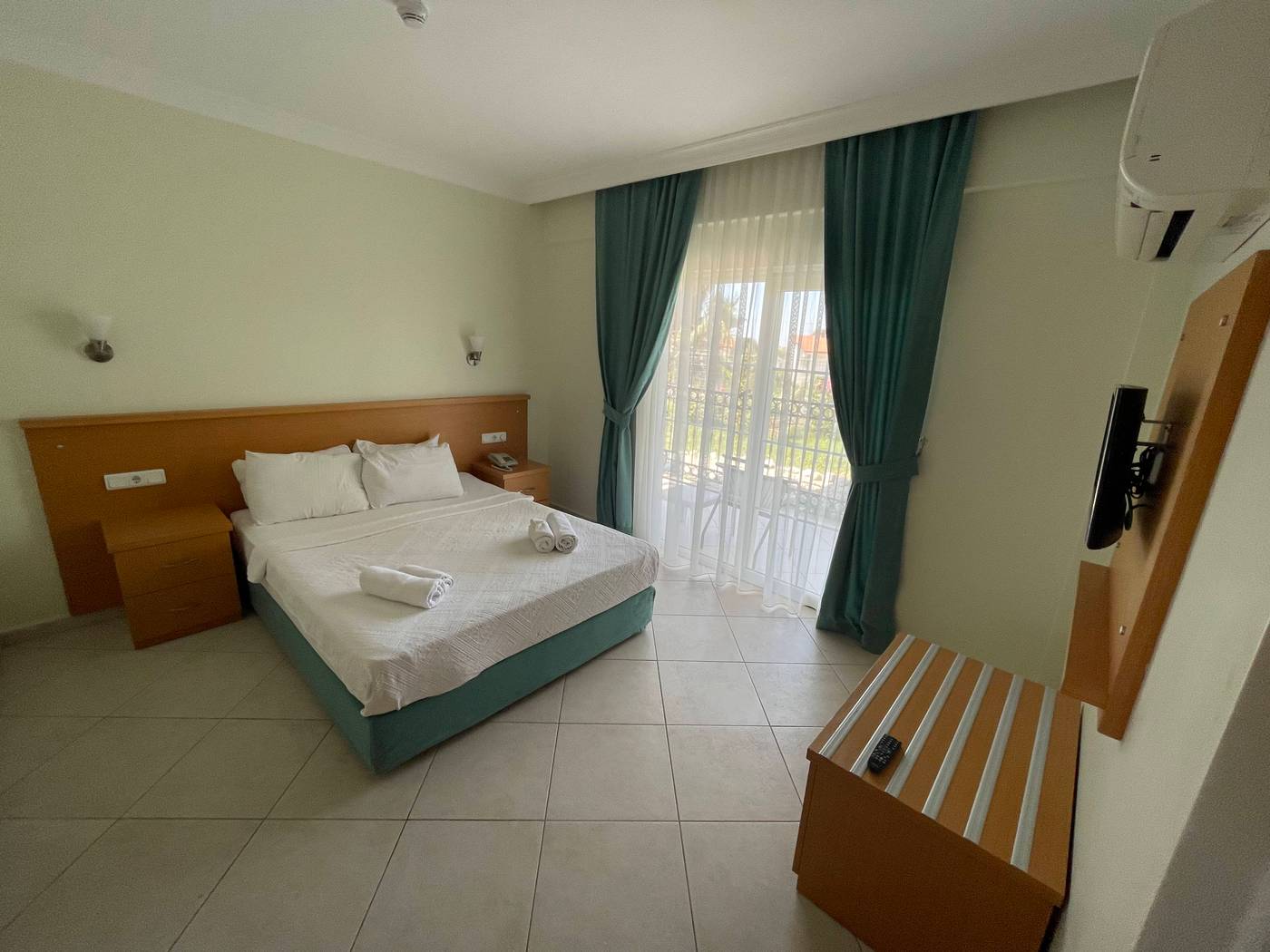 Celay-Hotel-Room-18