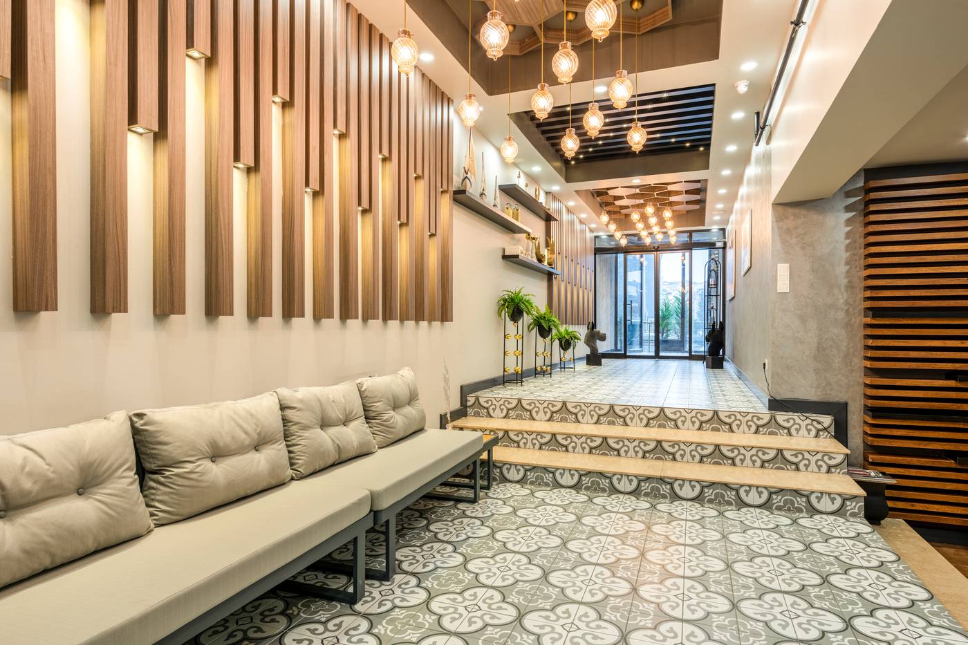 Monezza-Hotel-Lobby-2