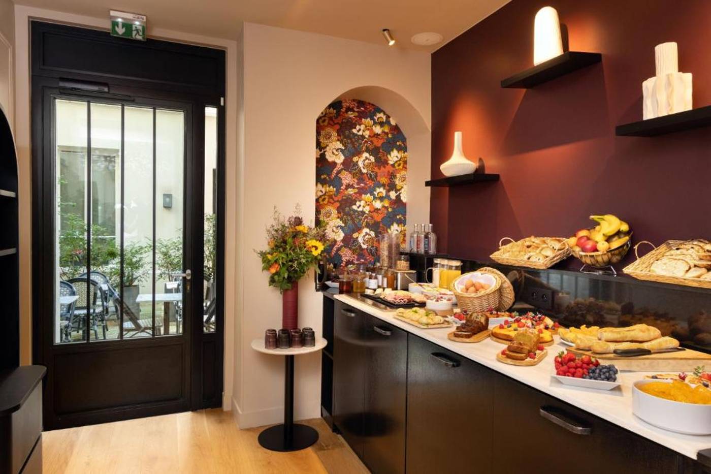 Hotel-Mayflower-Opera-Restaurant-12