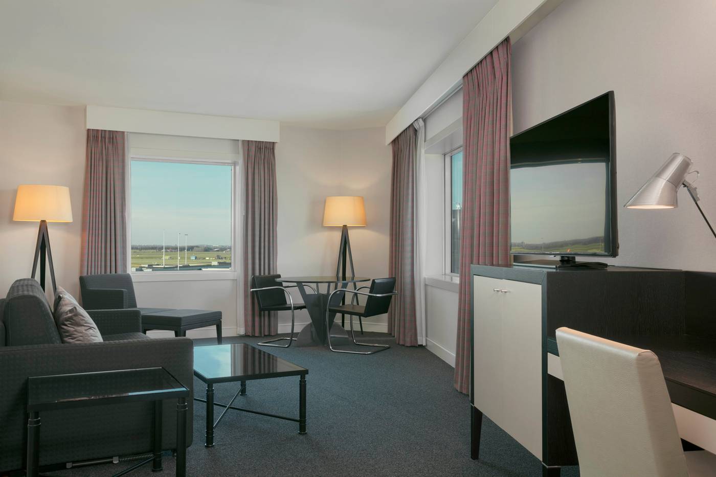 Sheraton-Amsterdam-Airport-Hotel-And-Conference-Center-Room-50