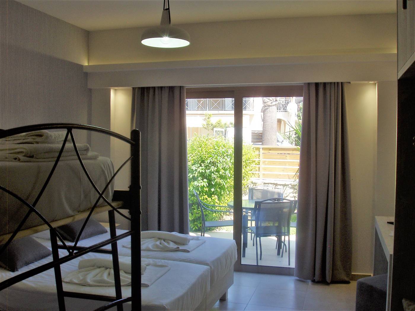 Paradise-Apartments-And-Studios-Room-46