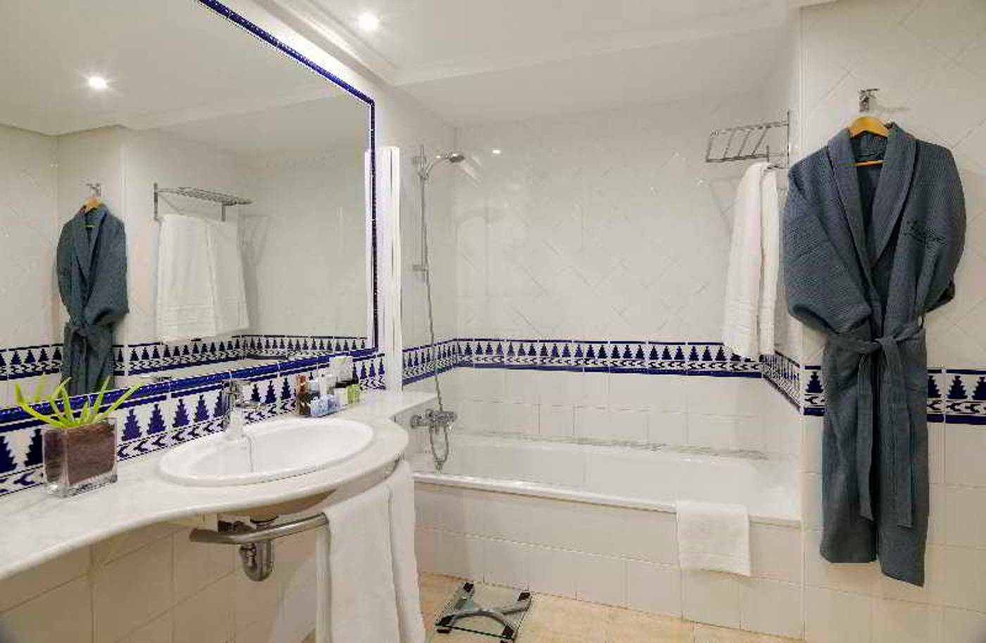 H10-Timanfaya-Palace-Room-21