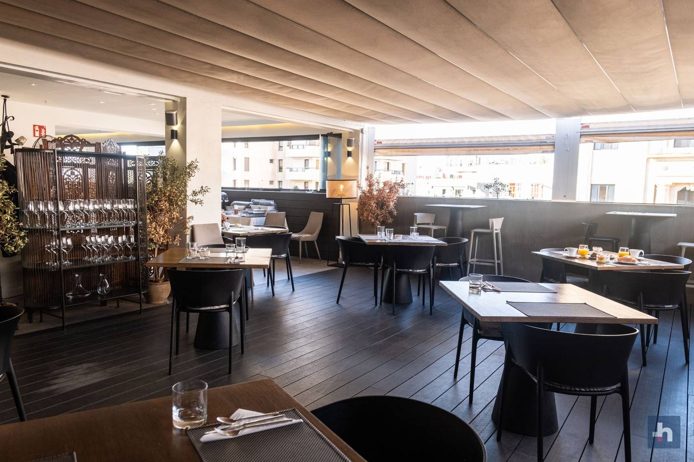 Adonis-Plaza-Restaurant-25