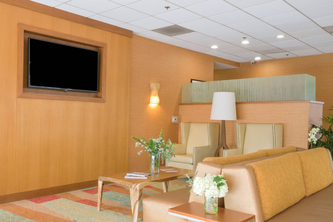 Gateway-Hotel-Santa-Monica-Lobby-15