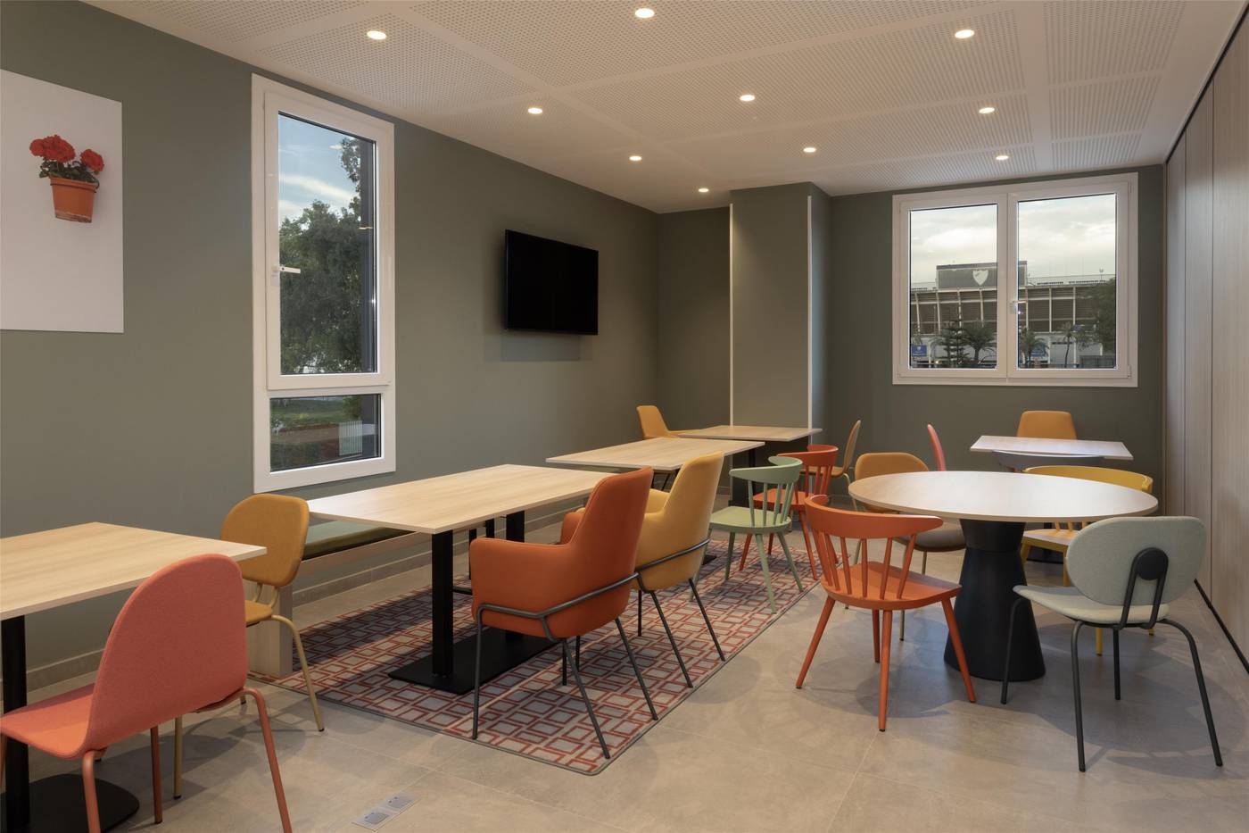 Hampton-By-Hilton-Malaga-Martiricos-Restaurant-33