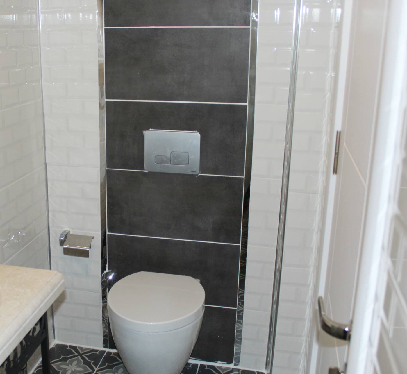 Good-Night-Hotel-Room-37