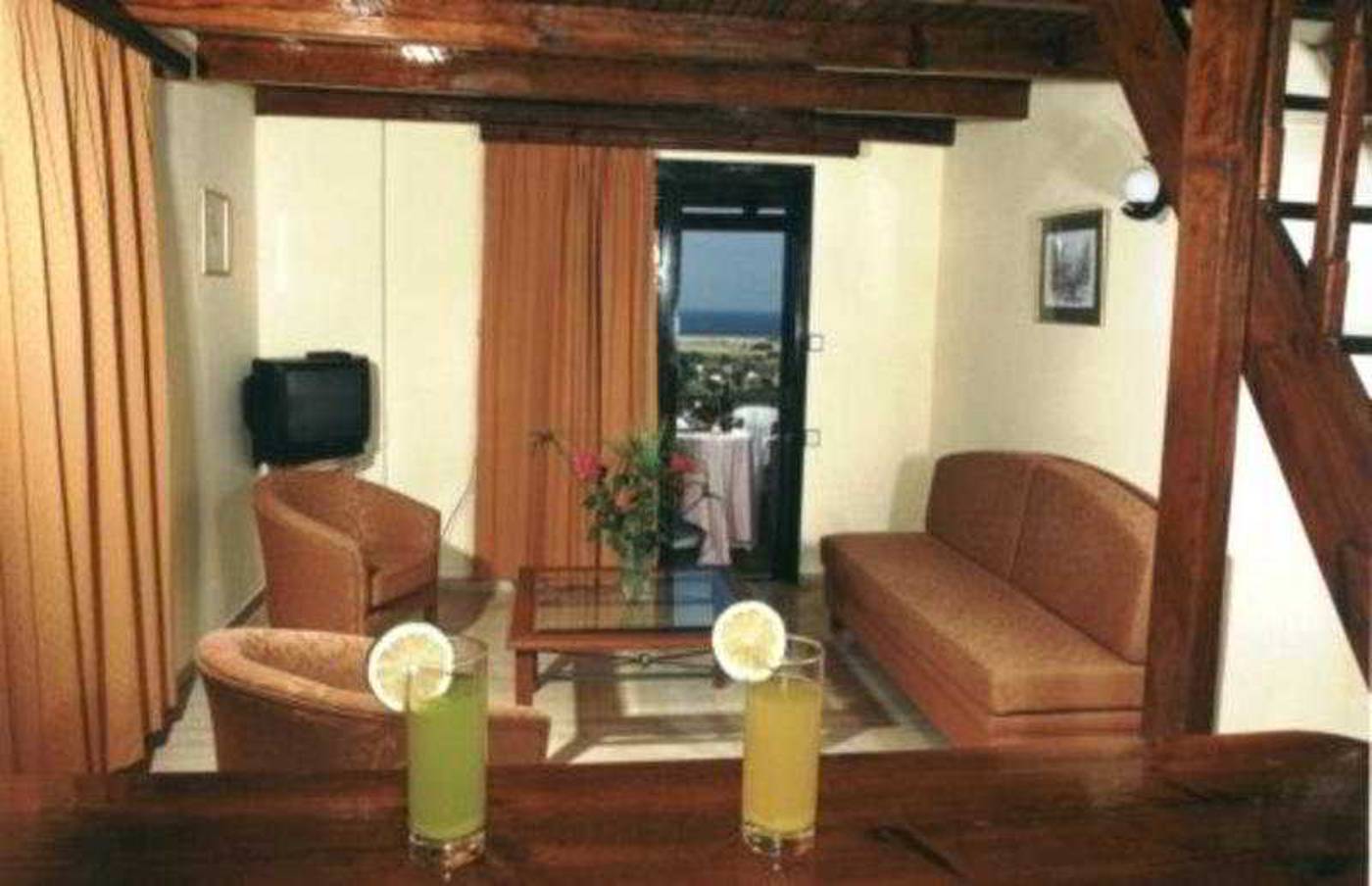 Antilia-Apartments-Room-25