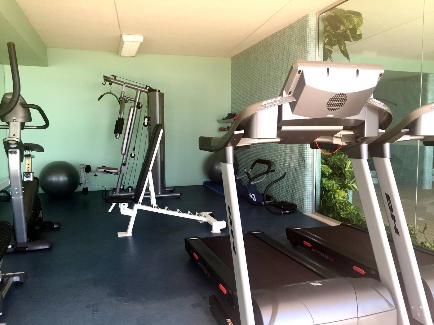 Madeira-Regency-Cliff---Adults-Only-Sports-and-Entertainment-37