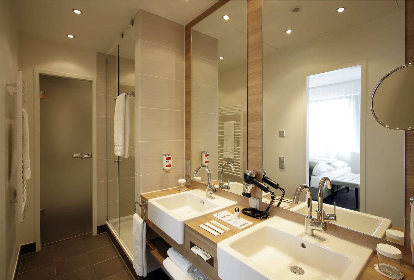 H4-Hotel-Berlin-Alexanderplatz-Room-17