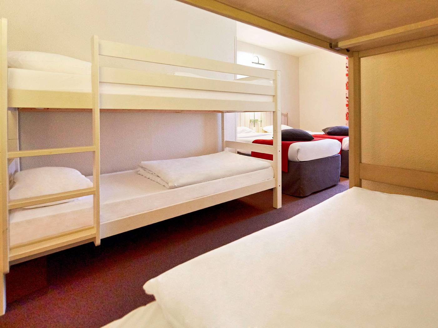 Campanile-Val-de-France-Ex-Kyriad-Disneyland-Room-29