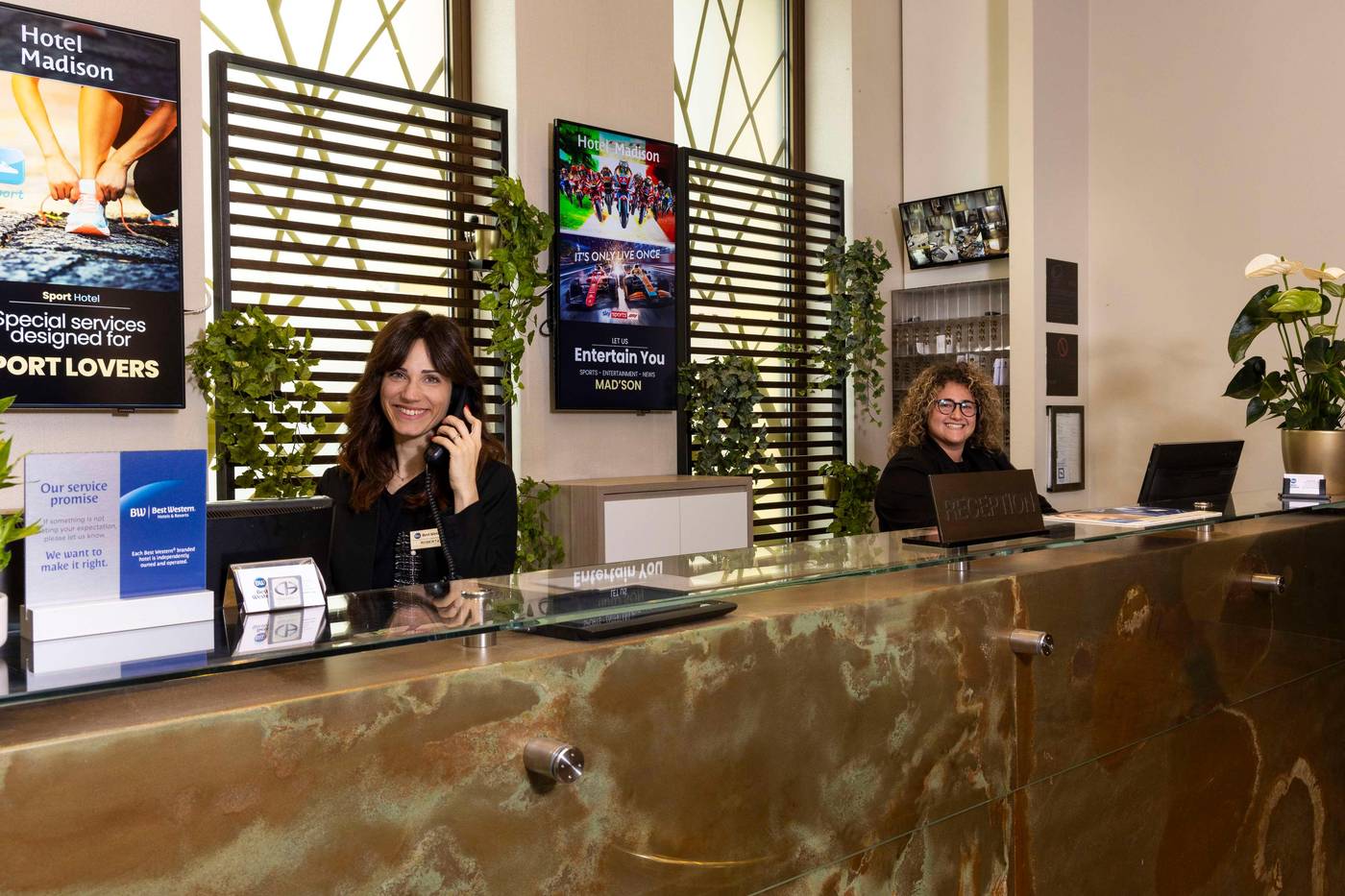 Best-Western-Hotel-Madison-Lobby-17