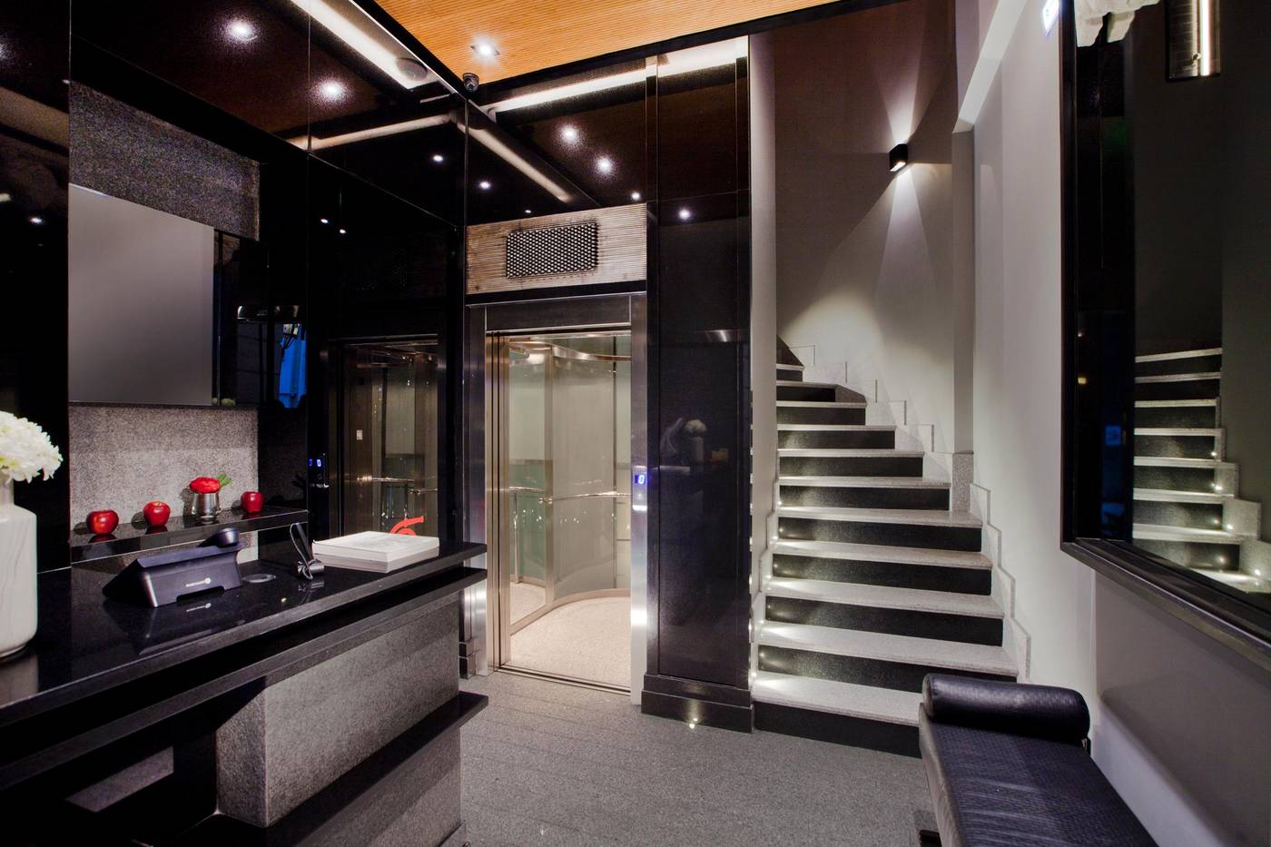 MET34-Athens-Lobby-17