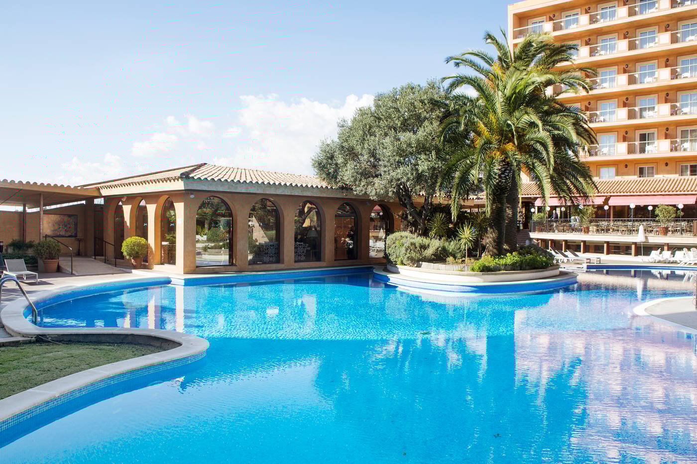 Luna-Club-Pool-1