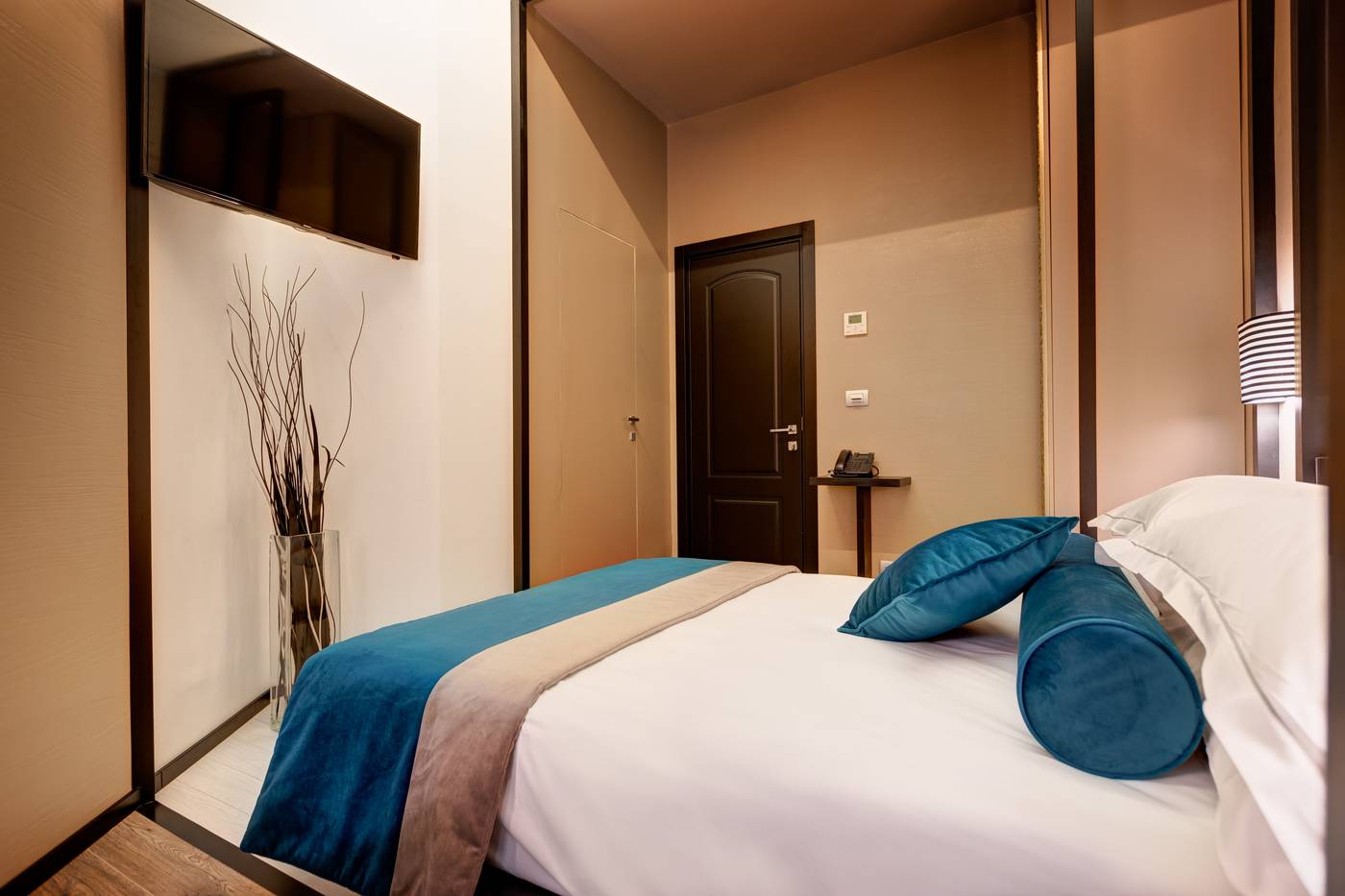 Dharma-Luxury-Hotel-Room-22