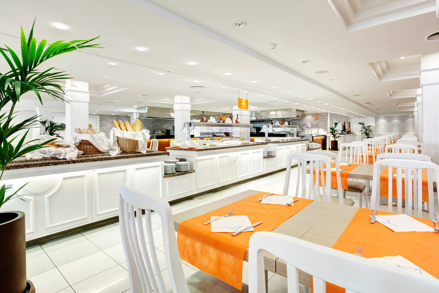 Grupotel-Mar-de-Menorca-Restaurant-34