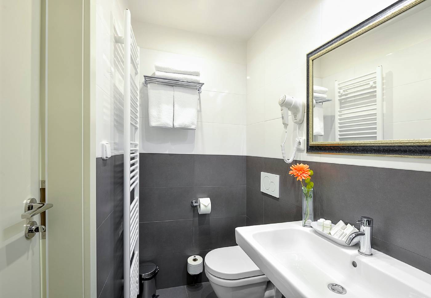 Hotel-Garden-Court-Room-33