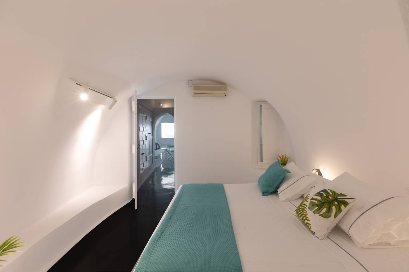 Heaven-s-Edge-Room-31