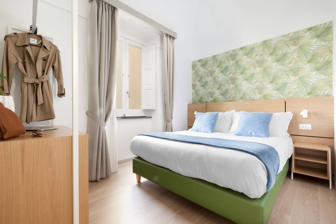 Unconventional-Sorrento-Coast-Room-10