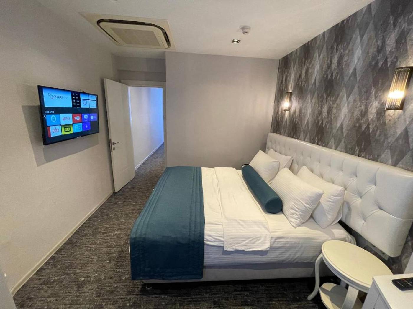 Weingart-Port-Seaside-Hotel-Room-12