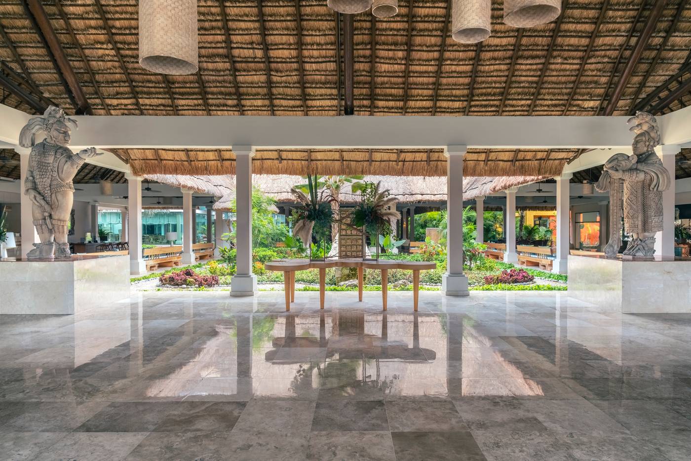 Iberostar-Waves-Tucan-Lobby-57