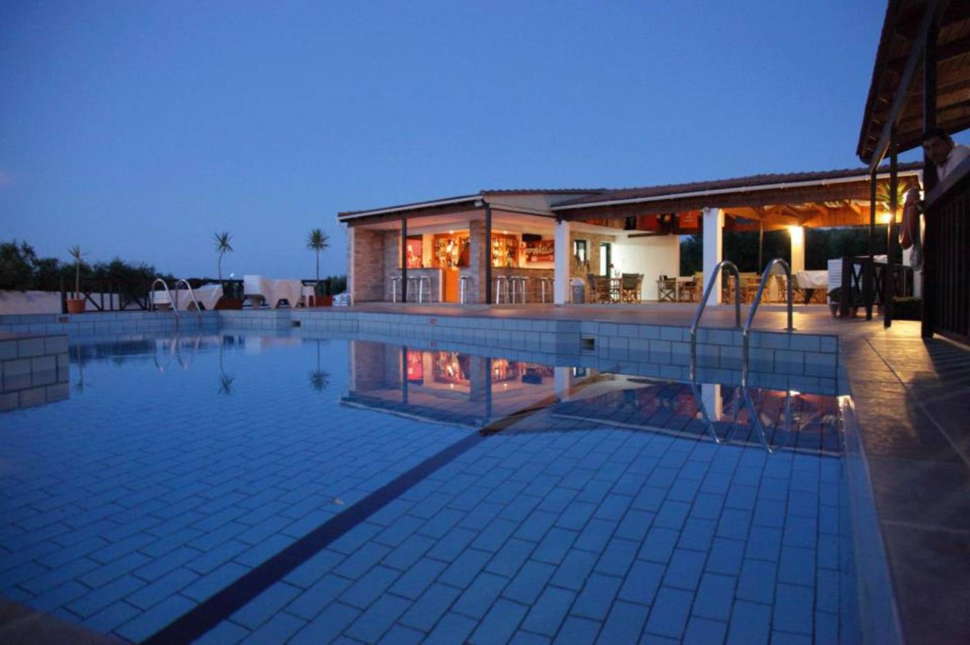 Mareva-Apartments-Bar-6