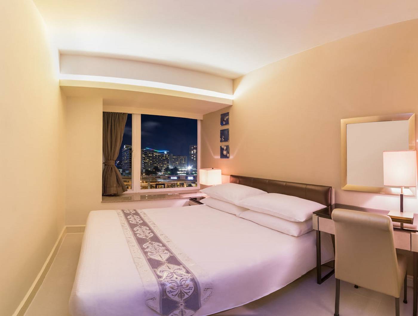 Kowloon-Harbourfront-Hotel-Room-14