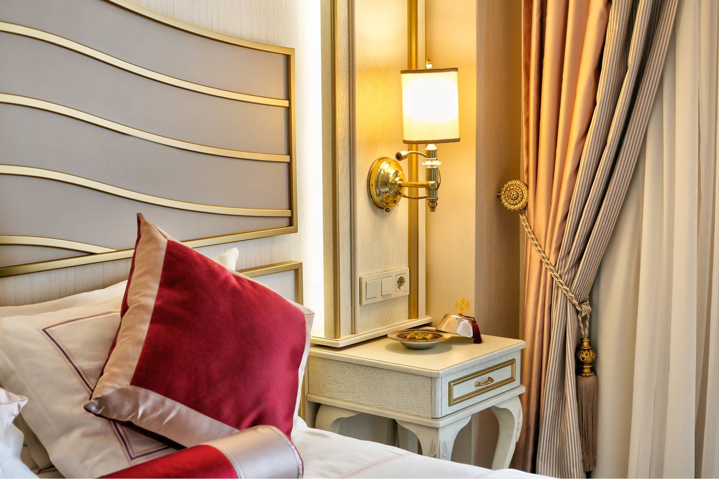 Halifaks-Hotel-Room-8