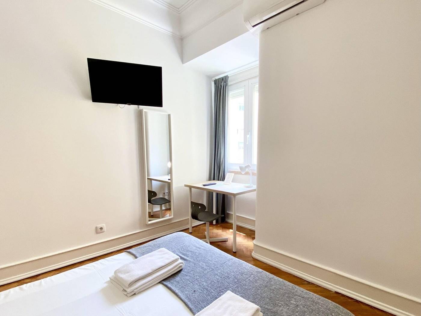 Home-Out-Rooms---Apartments-Room-67