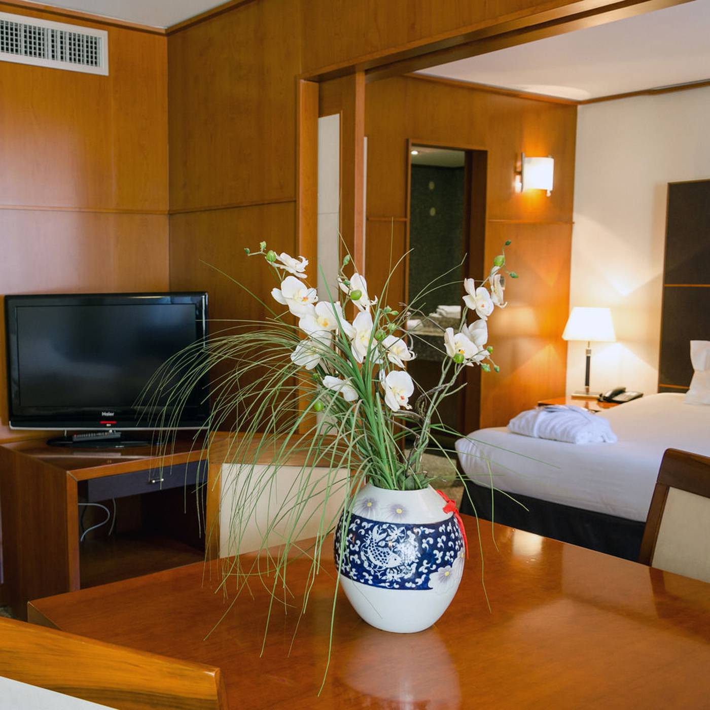 Goldstars-Resort---Suites-Room-14