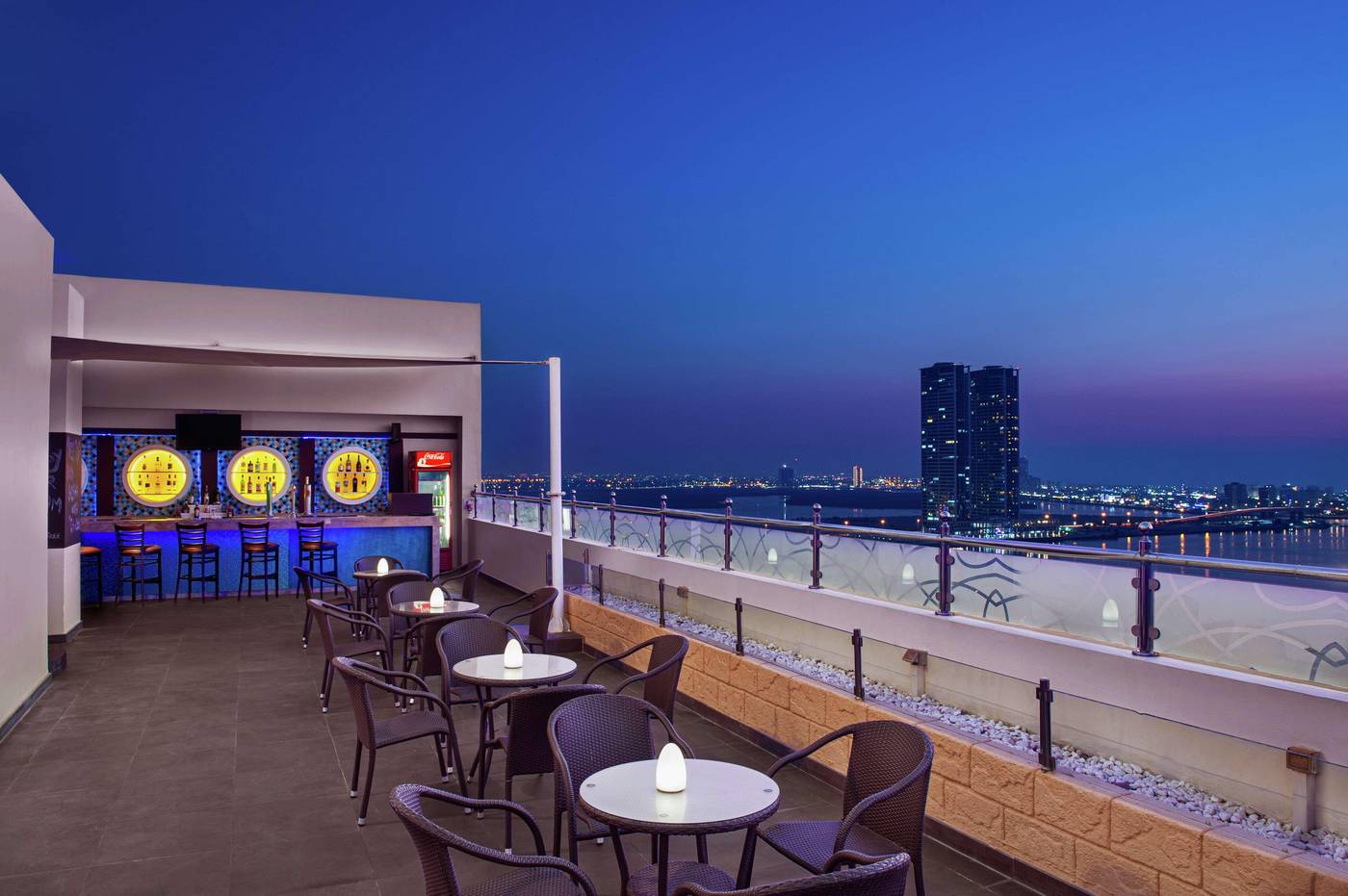 Doubletree-by-Hilton-Ras-Al-Khaimah-Bar-11