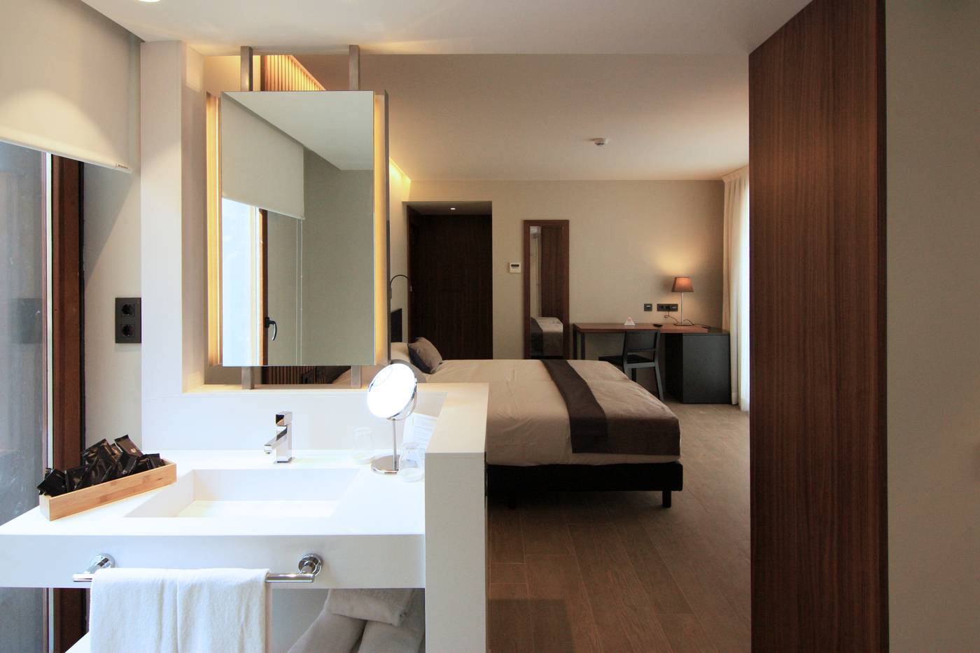 Raval-De-La-Mar-Room-11