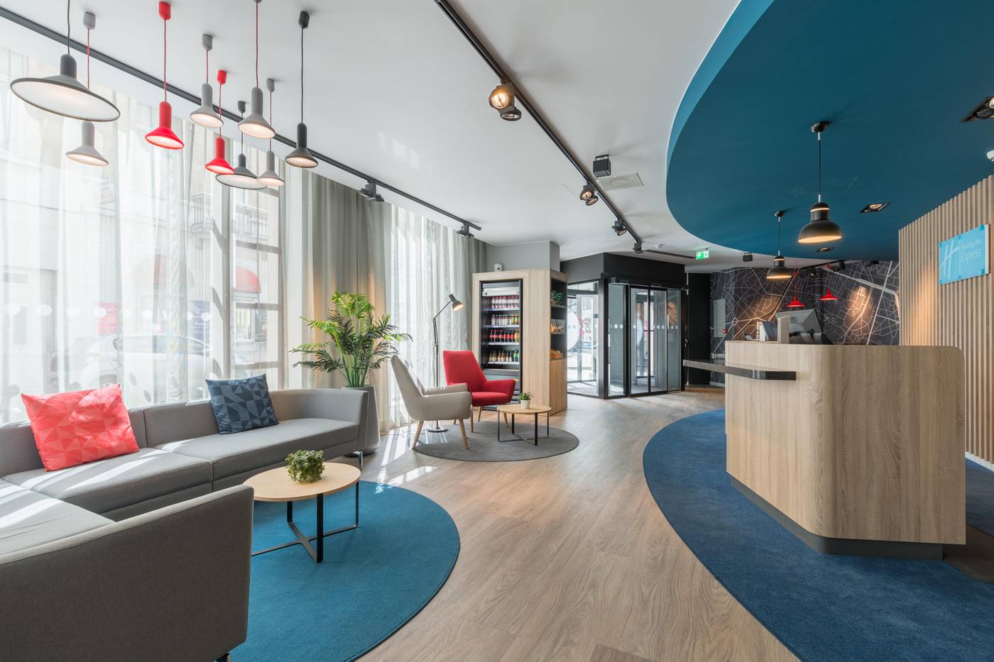 Holiday-Inn-Express-Brussels-Grand-Place-Lobby-5